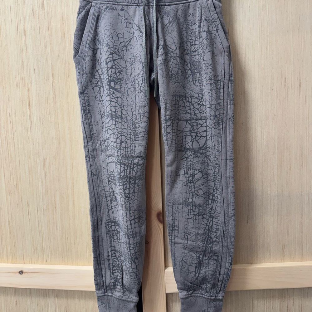 Lululemon Athletica Gray Patterned Joggers